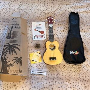 Everjoys Hawaiian Ukelele w/ Soft Case, Picks, New Strings & Instructions